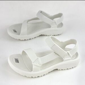 TEVA HURRICANE woman’s sandals size 9 - NWT